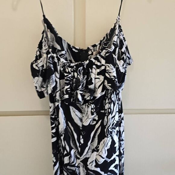 H and M black/ white floral jumpsuit, EUC, Sz. 8 - Picture 2 of 8